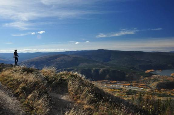 No alto do morro do Dome, em Dawson City, no Yukon Territory, no Canadá